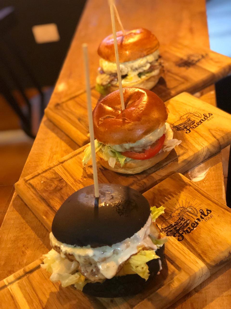 Friends Burger 19