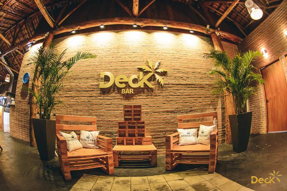 Deck Bar