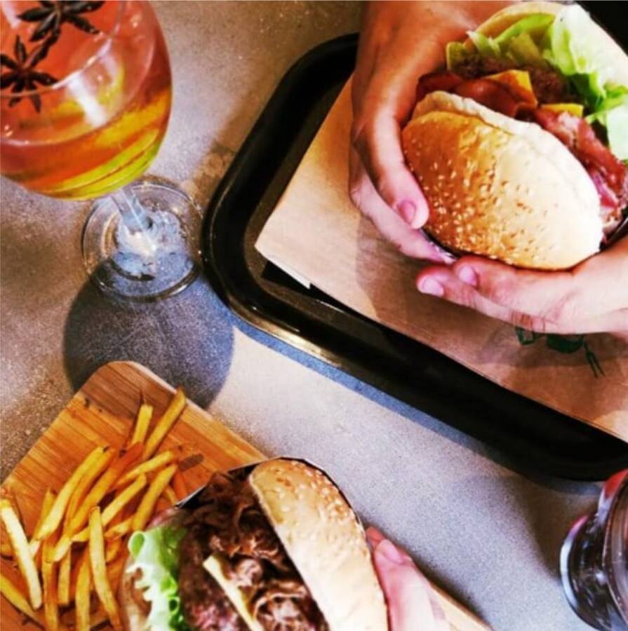 Hermanos Street Food