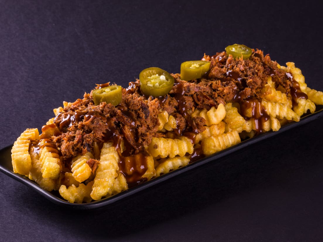 Tijuana (batata, pernil desfiado, barbecue e jalapeño)