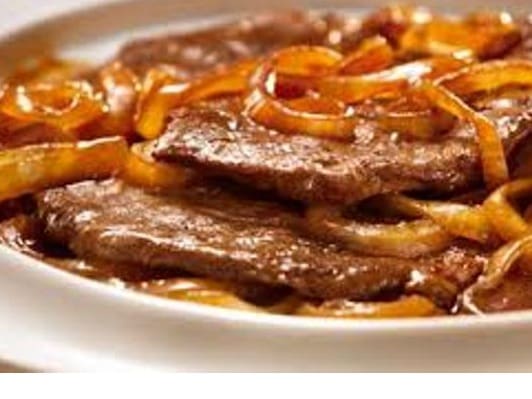 Fígado Acebolado (Serve bem Uma Pessoa)