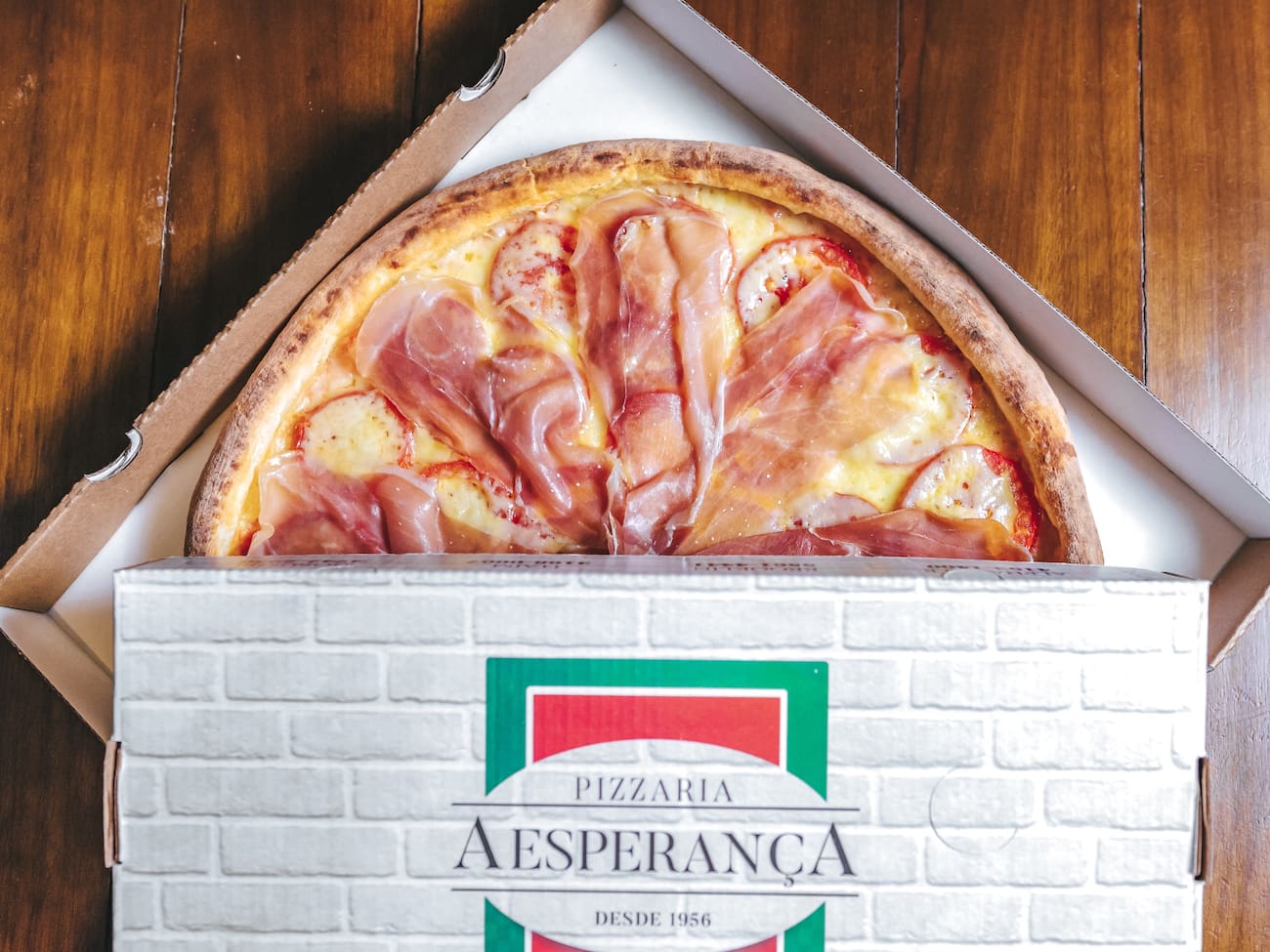 Pizza Grande (até 2 sabores) + 1 Refrigerante Grande