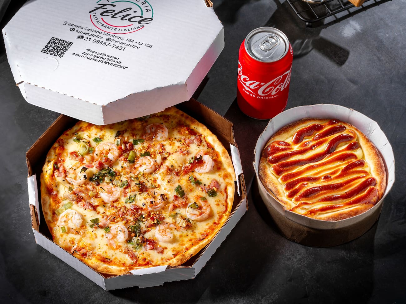 1 Pizza de 25cm + Coca Lata 350ml = Esfiha Gratis!